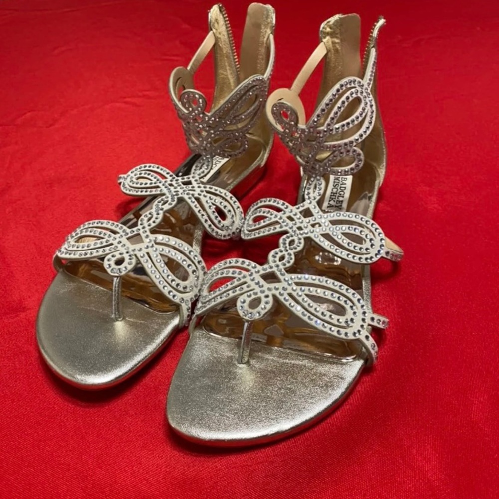 Flat sandals